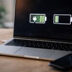 Dlaczego komputer działa wolniej na baterii niż na zasilaniu mimo tych samych ustawień