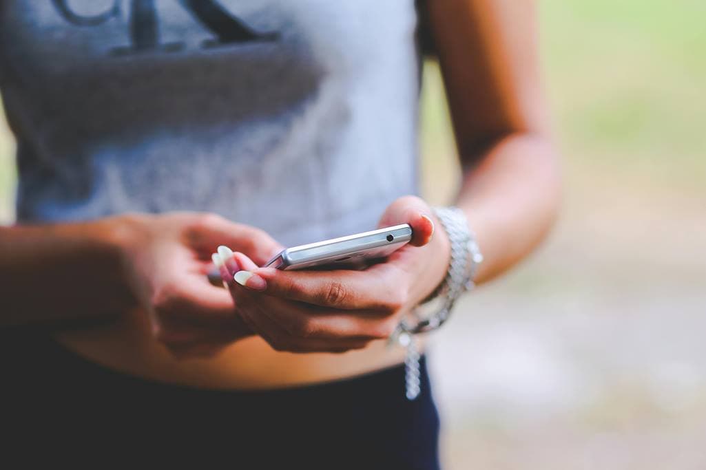 Dlaczego telefon zwalnia po aktualizacji aplikacji, a nie samego systemu?
